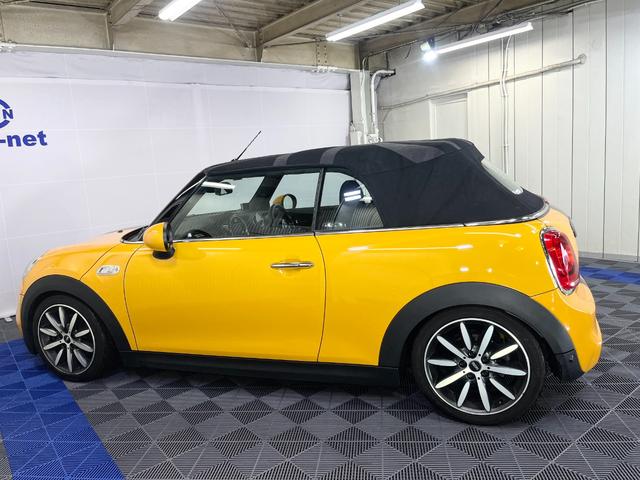 ＭＩＮＩ クーパーＳ　コンバーチブル　／電動オープン／純正ナビ／ハーフレザー／ユニオンジャック柄ソフトトップ／ビルシュタイン車高調／アドバンスドセーフティＰＫＧ／ヘッドアップディスプレイ／ミラー型ＥＴＣ／純正１７インチアルミ／自社買取車（11枚目）