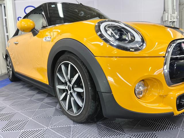 ＭＩＮＩ クーパーＳ　コンバーチブル　／電動オープン／純正ナビ／ハーフレザー／ユニオンジャック柄ソフトトップ／ビルシュタイン車高調／アドバンスドセーフティＰＫＧ／ヘッドアップディスプレイ／ミラー型ＥＴＣ／純正１７インチアルミ／自社買取車（14枚目）