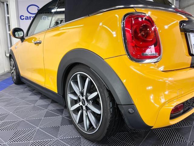 ＭＩＮＩ クーパーＳ　コンバーチブル　／電動オープン／純正ナビ／ハーフレザー／ユニオンジャック柄ソフトトップ／ビルシュタイン車高調／アドバンスドセーフティＰＫＧ／ヘッドアップディスプレイ／ミラー型ＥＴＣ／純正１７インチアルミ／自社買取車（16枚目）