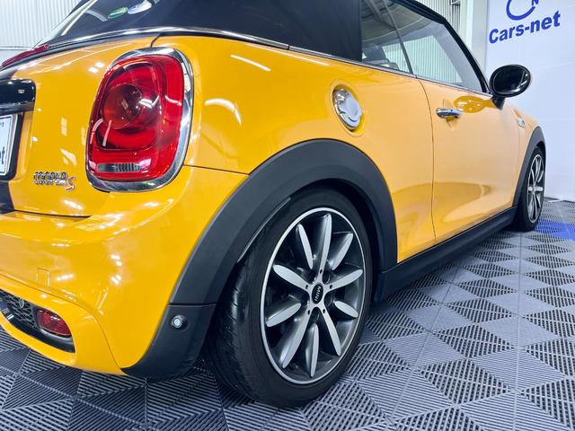 ＭＩＮＩ クーパーＳ　コンバーチブル　／電動オープン／純正ナビ／ハーフレザー／ユニオンジャック柄ソフトトップ／ビルシュタイン車高調／アドバンスドセーフティＰＫＧ／ヘッドアップディスプレイ／ミラー型ＥＴＣ／純正１７インチアルミ／自社買取車（17枚目）