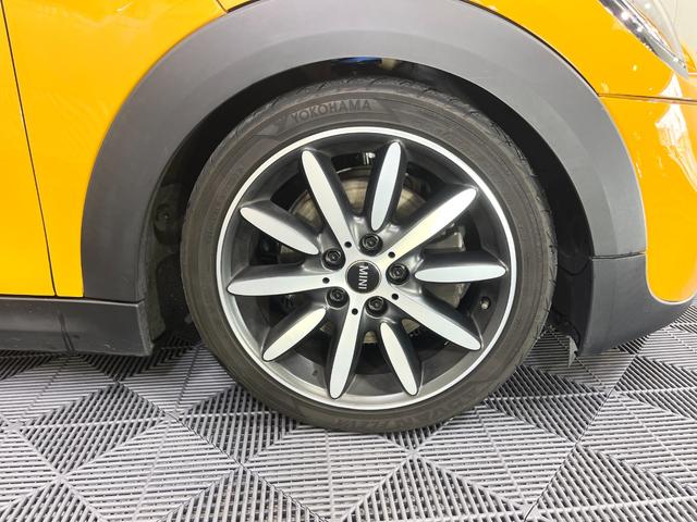ＭＩＮＩ クーパーＳ　コンバーチブル　／電動オープン／純正ナビ／ハーフレザー／ユニオンジャック柄ソフトトップ／ビルシュタイン車高調／アドバンスドセーフティＰＫＧ／ヘッドアップディスプレイ／ミラー型ＥＴＣ／純正１７インチアルミ／自社買取車（24枚目）