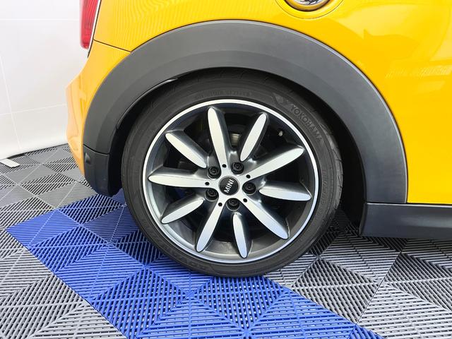 ＭＩＮＩ クーパーＳ　コンバーチブル　／電動オープン／純正ナビ／ハーフレザー／ユニオンジャック柄ソフトトップ／ビルシュタイン車高調／アドバンスドセーフティＰＫＧ／ヘッドアップディスプレイ／ミラー型ＥＴＣ／純正１７インチアルミ／自社買取車（25枚目）