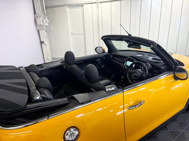 ＭＩＮＩ クーパーＳ　コンバーチブル　／電動オープン／純正ナビ／ハーフレザー／ユニオンジャック柄ソフトトップ／ビルシュタイン車高調／アドバンスドセーフティＰＫＧ／ヘッドアップディスプレイ／ミラー型ＥＴＣ／純正１７インチアルミ／自社買取車（31枚目）