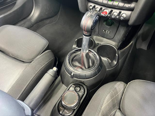 ＭＩＮＩ クーパーＳ　コンバーチブル　／電動オープン／純正ナビ／ハーフレザー／ユニオンジャック柄ソフトトップ／ビルシュタイン車高調／アドバンスドセーフティＰＫＧ／ヘッドアップディスプレイ／ミラー型ＥＴＣ／純正１７インチアルミ／自社買取車（36枚目）