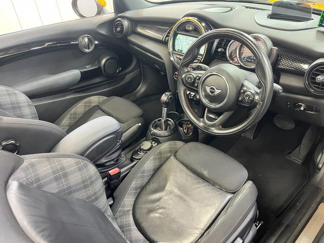 ＭＩＮＩ クーパーＳ　コンバーチブル　／電動オープン／純正ナビ／ハーフレザー／ユニオンジャック柄ソフトトップ／ビルシュタイン車高調／アドバンスドセーフティＰＫＧ／ヘッドアップディスプレイ／ミラー型ＥＴＣ／純正１７インチアルミ／自社買取車（37枚目）