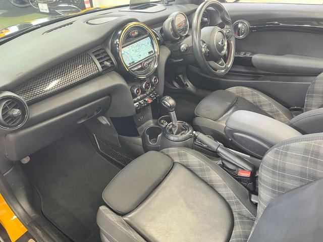 ＭＩＮＩ クーパーＳ　コンバーチブル　／電動オープン／純正ナビ／ハーフレザー／ユニオンジャック柄ソフトトップ／ビルシュタイン車高調／アドバンスドセーフティＰＫＧ／ヘッドアップディスプレイ／ミラー型ＥＴＣ／純正１７インチアルミ／自社買取車（40枚目）