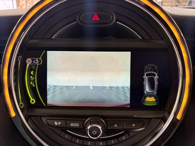 MINI クーパーS /ワンオーナー/ヘッドアップディスプレイ/純正ナビ/ミラー内蔵型ETC/バックカメラ/クリアランスソナー/ブルートゥース接続/USB端子/純正16インチアルミホイール(12枚目)