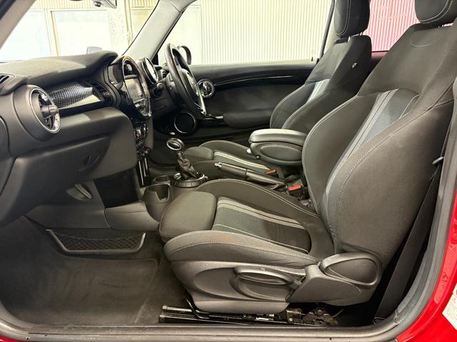 MINI クーパーS /ワンオーナー/ヘッドアップディスプレイ/純正ナビ/ミラー内蔵型ETC/バックカメラ/クリアランスソナー/ブルートゥース接続/USB端子/純正16インチアルミホイール(39枚目)