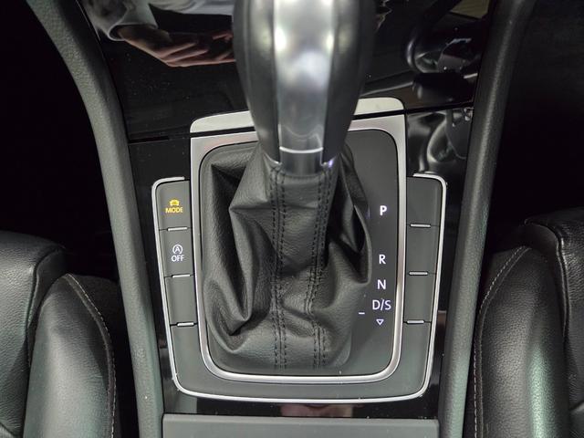 ゴルフ TSIハイラインブルーモーションテクノロジー レザーシートPKG/Discover Pro8インチナビ/自社買取車/ETC/純正17インチアルミ/シートヒーター/パワーシート/パドルシフト/キーレスエントリー/自社買取車(21枚目)