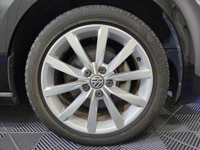ゴルフ TSIハイラインブルーモーションテクノロジー レザーシートPKG/Discover Pro8インチナビ/自社買取車/ETC/純正17インチアルミ/シートヒーター/パワーシート/パドルシフト/キーレスエントリー/自社買取車(52枚目)