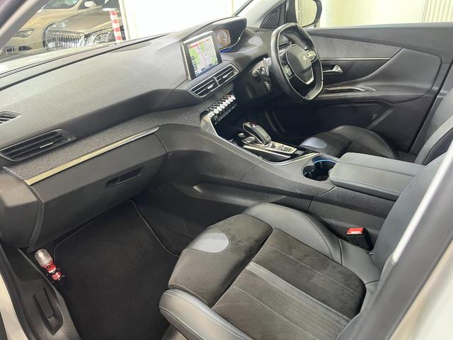 3008 クロスシティ ブルーHDi /パノラミックサンルーフ/純正ナビ地デジ/バックカメラ/ハーフレザー/アクティブクルーズコントロール/パワーバックドア/アドバンスグリップコントロール/純正18インチアルミ/ETC/自社買取車(7枚目)