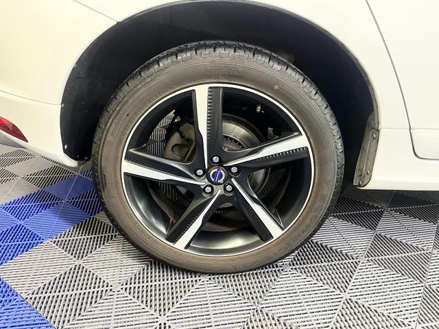 XC60 T5 Rデザイン /セーフティPKG/純正ナビ地デジ/バックカメラ/黒革シート/アダクティブクルーズコントロール/プッシュスタート/ETC/純正20インチアルミ/自社買取車(25枚目)