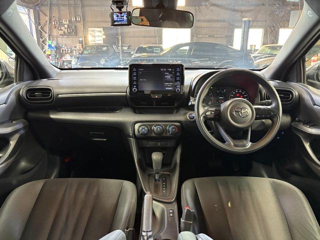 ヤリス X スマートエントリー/スマートシステム/純正8インチディスプレイオーディオ/自社買取車/セーフティセンス/バックカメラ/ETC/ドラレコ/ブルートゥース接続/USB端子(4枚目)