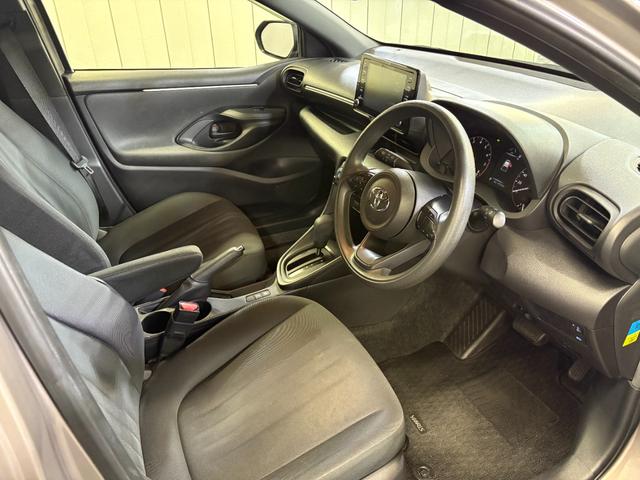 ヤリス X スマートエントリー/スマートシステム/純正8インチディスプレイオーディオ/自社買取車/セーフティセンス/バックカメラ/ETC/ドラレコ/ブルートゥース接続/USB端子(5枚目)