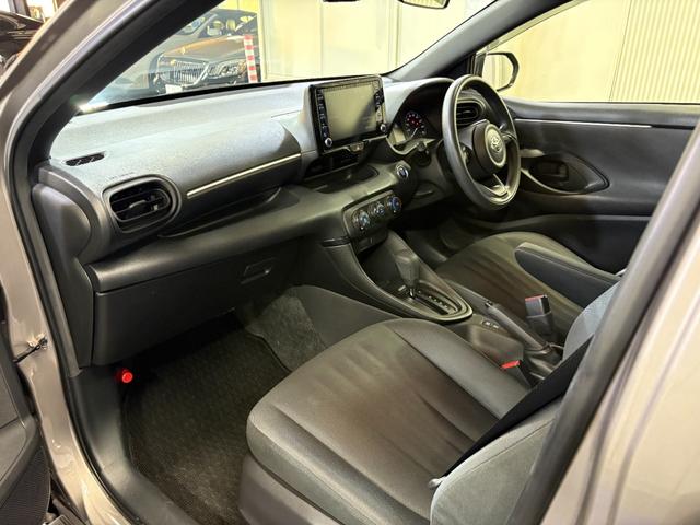 ヤリス X スマートエントリー/スマートシステム/純正8インチディスプレイオーディオ/自社買取車/セーフティセンス/バックカメラ/ETC/ドラレコ/ブルートゥース接続/USB端子(6枚目)