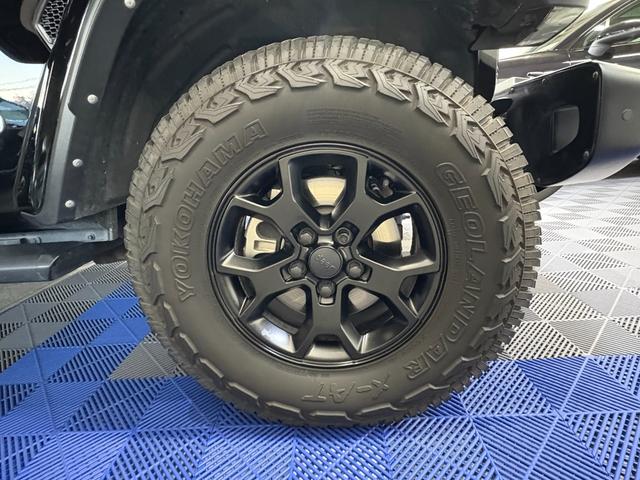 ジープ・ラングラーアンリミテッド サハラ レザーパッケージ/アダプティブクルーズコントロール/純正ナビ/自社買取車/BESTOPサンライダー/スミッティビルトルーフラック/背面ハードタイヤカバー/黒革シート/バックカメラ/ブルートゥース接続(27枚目)