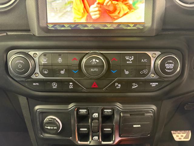 ジープ・ラングラーアンリミテッド サハラ レザーパッケージ/アダプティブクルーズコントロール/純正ナビ/自社買取車/BESTOPサンライダー/スミッティビルトルーフラック/背面ハードタイヤカバー/黒革シート/バックカメラ/ブルートゥース接続(32枚目)