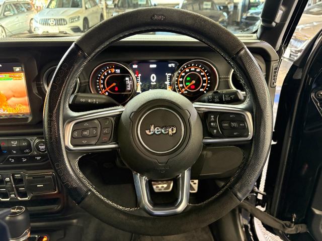 ジープ・ラングラーアンリミテッド サハラ レザーパッケージ/アダプティブクルーズコントロール/純正ナビ/自社買取車/BESTOPサンライダー/スミッティビルトルーフラック/背面ハードタイヤカバー/黒革シート/バックカメラ/ブルートゥース接続(40枚目)