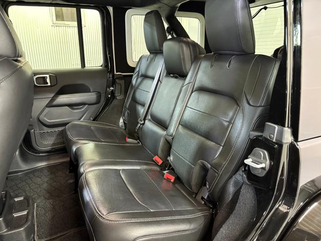 ジープ・ラングラーアンリミテッド サハラ レザーパッケージ/アダプティブクルーズコントロール/純正ナビ/自社買取車/BESTOPサンライダー/スミッティビルトルーフラック/背面ハードタイヤカバー/黒革シート/バックカメラ/ブルートゥース接続(49枚目)