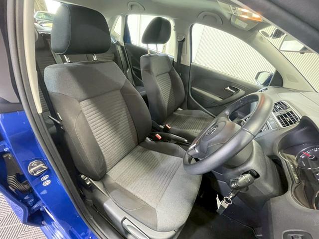 ポロ TSIコンフォートラインブルーモーションテクノロジー TSIコンフォートブルーモーション ワンオーナー車 ユーザー買取り車 ドライブレコーダー シガーソケット 純正オーディオ AUX アイドリングストップ キーレスエントリー(11枚目)
