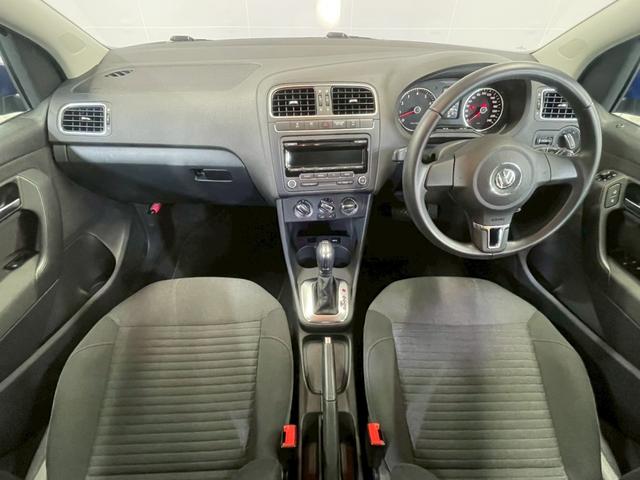 ポロ TSIコンフォートラインブルーモーションテクノロジー TSIコンフォートブルーモーション ワンオーナー車 ユーザー買取り車 ドライブレコーダー シガーソケット 純正オーディオ AUX アイドリングストップ キーレスエントリー(13枚目)