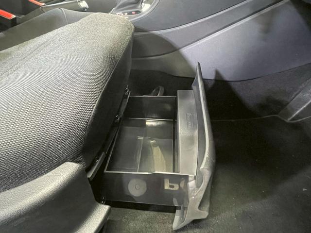 ポロ TSIコンフォートラインブルーモーションテクノロジー TSIコンフォートブルーモーション ワンオーナー車 ユーザー買取り車 ドライブレコーダー シガーソケット 純正オーディオ AUX アイドリングストップ キーレスエントリー(16枚目)