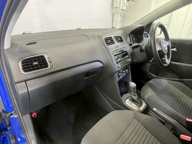 ポロ TSIコンフォートラインブルーモーションテクノロジー TSIコンフォートブルーモーション ワンオーナー車 ユーザー買取り車 ドライブレコーダー シガーソケット 純正オーディオ AUX アイドリングストップ キーレスエントリー(18枚目)