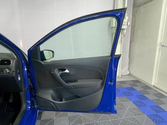 ポロ TSIコンフォートラインブルーモーションテクノロジー TSIコンフォートブルーモーション ワンオーナー車 ユーザー買取り車 ドライブレコーダー シガーソケット 純正オーディオ AUX アイドリングストップ キーレスエントリー(45枚目)
