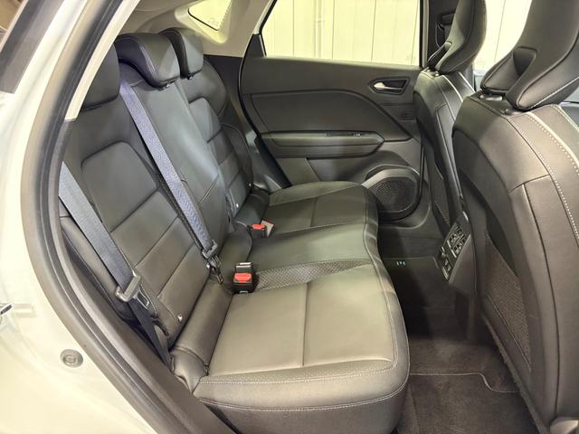 キャプチャー Ｅ－テックハイブリッド　レザーパック　／ワンオーナー／黒革シート／運転席パワーシート／アダプティブクルーズ／３６０度カメラ／自社買取車／ディスプレイオーディオ／アップルカープレイ／ブラインドスポットモニター／ＵＳＢ端子／シートヒーター（11枚目）