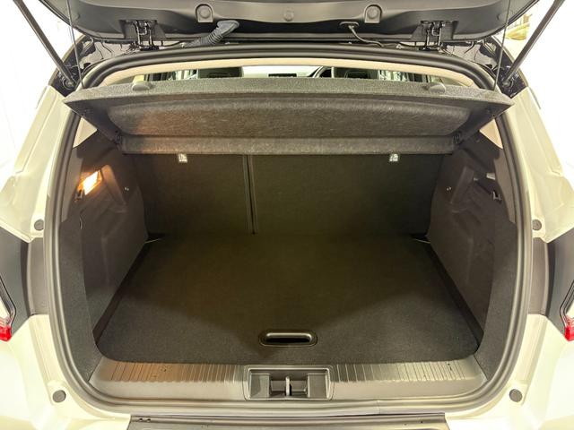 キャプチャー Ｅ－テックハイブリッド　レザーパック　／ワンオーナー／黒革シート／運転席パワーシート／アダプティブクルーズ／３６０度カメラ／自社買取車／ディスプレイオーディオ／アップルカープレイ／ブラインドスポットモニター／ＵＳＢ端子／シートヒーター（21枚目）