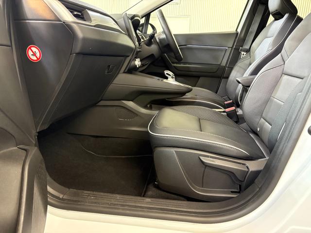 キャプチャー Ｅ－テックハイブリッド　レザーパック　／ワンオーナー／黒革シート／運転席パワーシート／アダプティブクルーズ／３６０度カメラ／自社買取車／ディスプレイオーディオ／アップルカープレイ／ブラインドスポットモニター／ＵＳＢ端子／シートヒーター（23枚目）