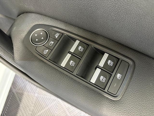 キャプチャー Ｅ－テックハイブリッド　レザーパック　／ワンオーナー／黒革シート／運転席パワーシート／アダプティブクルーズ／３６０度カメラ／自社買取車／ディスプレイオーディオ／アップルカープレイ／ブラインドスポットモニター／ＵＳＢ端子／シートヒーター（42枚目）