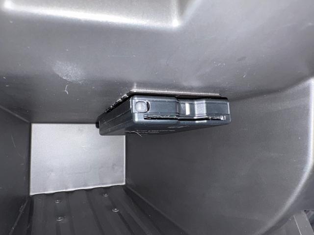 キャプチャー Ｅ－テックハイブリッド　レザーパック　／ワンオーナー／黒革シート／運転席パワーシート／アダプティブクルーズ／３６０度カメラ／自社買取車／ディスプレイオーディオ／アップルカープレイ／ブラインドスポットモニター／ＵＳＢ端子／シートヒーター（44枚目）