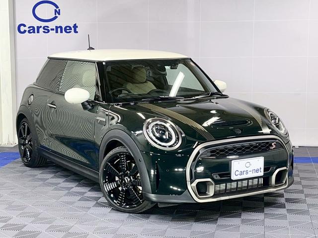 ＭＩＮＩ クーパーＳ　レゾリュート・エディション　／ワンオーナー／ディスプレイオーディオ／アップルカープレイ／ハーフレザー／フロントシートヒーター／ヘッドアップディスプレイ／ミラー型ＥＴＣ／純正１８インチアルミ／専用ボディ色レベルグリーン／自社買取車（5枚目）