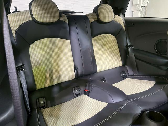 ＭＩＮＩ クーパーＳ　レゾリュート・エディション　／ワンオーナー／ディスプレイオーディオ／アップルカープレイ／ハーフレザー／フロントシートヒーター／ヘッドアップディスプレイ／ミラー型ＥＴＣ／純正１８インチアルミ／専用ボディ色レベルグリーン／自社買取車（19枚目）