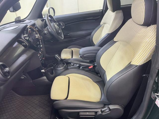 ＭＩＮＩ クーパーＳ　レゾリュート・エディション　／ワンオーナー／ディスプレイオーディオ／アップルカープレイ／ハーフレザー／フロントシートヒーター／ヘッドアップディスプレイ／ミラー型ＥＴＣ／純正１８インチアルミ／専用ボディ色レベルグリーン／自社買取車（25枚目）