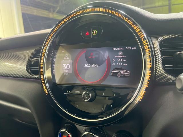 ＭＩＮＩ クーパーＳ　レゾリュート・エディション　／ワンオーナー／ディスプレイオーディオ／アップルカープレイ／ハーフレザー／フロントシートヒーター／ヘッドアップディスプレイ／ミラー型ＥＴＣ／純正１８インチアルミ／専用ボディ色レベルグリーン／自社買取車（31枚目）