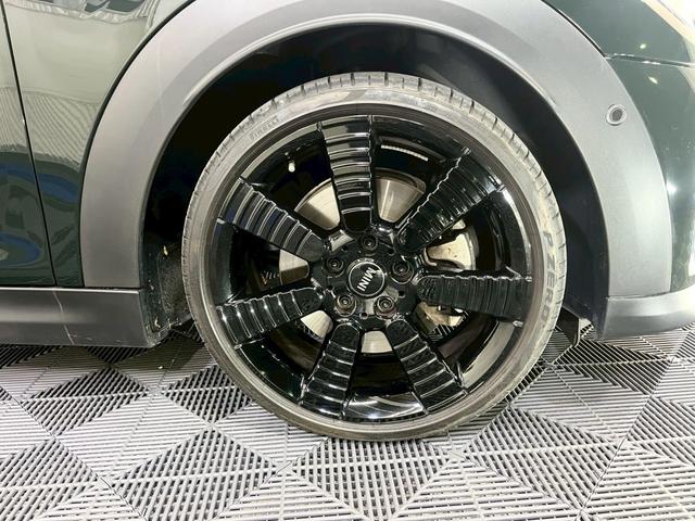 ＭＩＮＩ クーパーＳ　レゾリュート・エディション　／ワンオーナー／ディスプレイオーディオ／アップルカープレイ／ハーフレザー／フロントシートヒーター／ヘッドアップディスプレイ／ミラー型ＥＴＣ／純正１８インチアルミ／専用ボディ色レベルグリーン／自社買取車（55枚目）