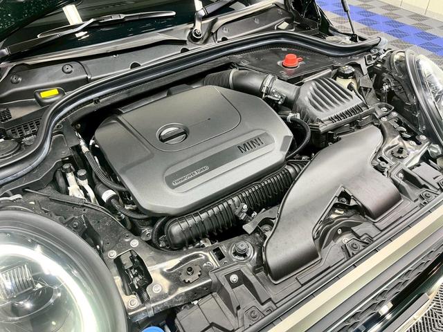 ＭＩＮＩ クーパーＳ　レゾリュート・エディション　／ワンオーナー／ディスプレイオーディオ／アップルカープレイ／ハーフレザー／フロントシートヒーター／ヘッドアップディスプレイ／ミラー型ＥＴＣ／純正１８インチアルミ／専用ボディ色レベルグリーン／自社買取車（61枚目）