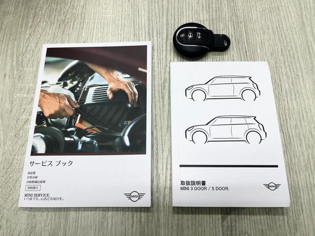 ＭＩＮＩ クーパーＳ　レゾリュート・エディション　／ワンオーナー／ディスプレイオーディオ／アップルカープレイ／ハーフレザー／フロントシートヒーター／ヘッドアップディスプレイ／ミラー型ＥＴＣ／純正１８インチアルミ／専用ボディ色レベルグリーン／自社買取車（62枚目）