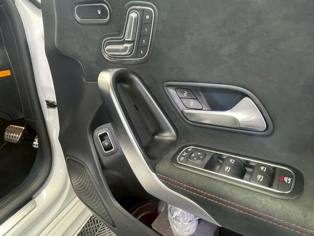 ＣＬＡクラス ＣＬＡ２００ｄ　ＡＭＧラインパッケージ　パノラマルーフ　ヘッドアップディスプレイ　アダプティブクルーズコントロール　レーンキープ　合皮レザーシート　純正ナビ地デジ　シートヒーター　ＥＴＣ　ブラインドスポットモニター　ドラレコ　自社買取車（60枚目）