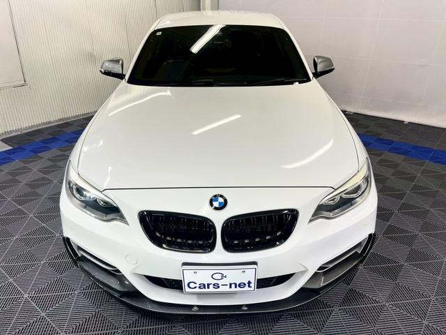 2シリーズ M235iクーペ /純正ナビ地デジ/バックカメラ/パドルシフト/カーボン調フロントアンダースポイラー/カーボン調リヤトランクスポイラー/ハーマンカードンサウンド/ルームミラー内蔵ETC/純正18インチアルミ/自社買取車(6枚目)