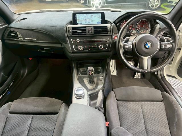 2シリーズ M235iクーペ /純正ナビ地デジ/バックカメラ/パドルシフト/カーボン調フロントアンダースポイラー/カーボン調リヤトランクスポイラー/ハーマンカードンサウンド/ルームミラー内蔵ETC/純正18インチアルミ/自社買取車(12枚目)