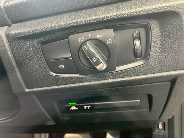 2シリーズ M235iクーペ /純正ナビ地デジ/バックカメラ/パドルシフト/カーボン調フロントアンダースポイラー/カーボン調リヤトランクスポイラー/ハーマンカードンサウンド/ルームミラー内蔵ETC/純正18インチアルミ/自社買取車(32枚目)