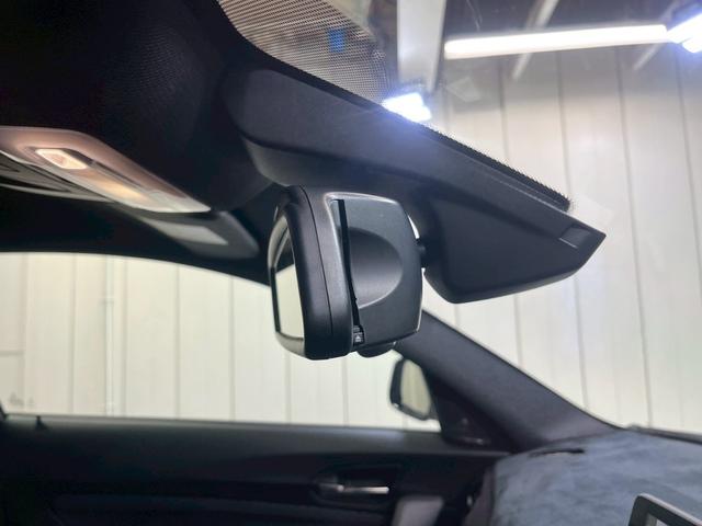 2シリーズ M235iクーペ /純正ナビ地デジ/バックカメラ/パドルシフト/カーボン調フロントアンダースポイラー/カーボン調リヤトランクスポイラー/ハーマンカードンサウンド/ルームミラー内蔵ETC/純正18インチアルミ/自社買取車(33枚目)