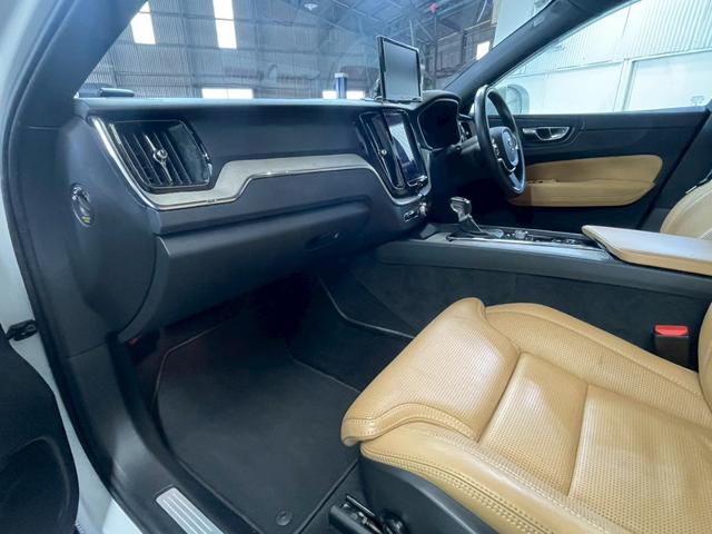 ＸＣ６０ Ｄ４　ＡＷＤ　インスクリプション　ワンオーナー車　ユーザー買取車４ＷＤディーゼルターボ　茶革シート　３６０度バックカメラ　ヘッドアップディスプレイ　クルーズコントロール　純正１９インチアルミホイール　スペアキー前後ドライブレコーダー（28枚目）