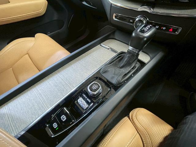 ＸＣ６０ Ｄ４　ＡＷＤ　インスクリプション　ワンオーナー車　ユーザー買取車４ＷＤディーゼルターボ　茶革シート　３６０度バックカメラ　ヘッドアップディスプレイ　クルーズコントロール　純正１９インチアルミホイール　スペアキー前後ドライブレコーダー（44枚目）