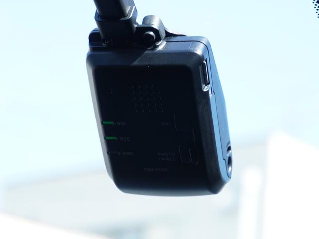 フィット ｅ：ＨＥＶＲＳ　９インチプレミアムインターナビ／ドラレコ／ＥＴＣ／バックカメラ／アダプティブクルーズコントロール／Ｂｌｕｅｔｏｏｔｈ／パドルシフト／電子制御パーキングブレーキ／ドアバイザー／ＬＥＤヘッドライト／ＴＶ（5枚目）