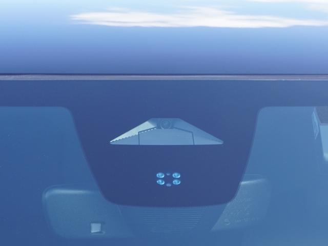 【ホンダセンシング】「ミリ波レーダー」と「単眼カメラ」の異なる特性を持つ２つのセンサーなどにより、安心・快適な運転を支援します。