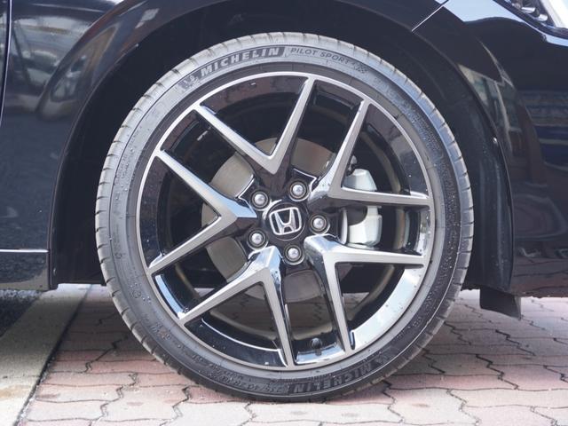 【純正アルミホイール】外観にマッチした純正アルミホイールを装着しております。ノーマルタイヤ、スタッドレスタイヤもＵ−Ｓｅｌｅｃｔ交野にお任せください。